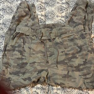 American Eagle Outfitters Camouflage Cargo Pants